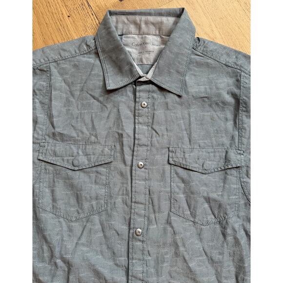 NWT Calvin Klein Jeans Gray Textured Pattered Button Down Shirt, Size SMALL - Picture 3 of 7